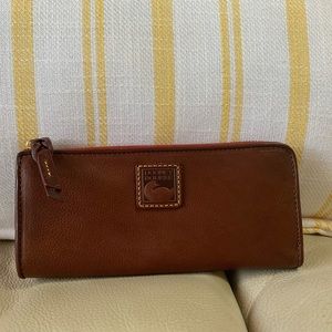 Dooney & Bourke Florentine Sm Zip Around Wristlet